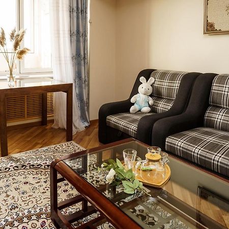 Apartamento Золотой Квадрат 60 Кв2 Almatý Exterior foto