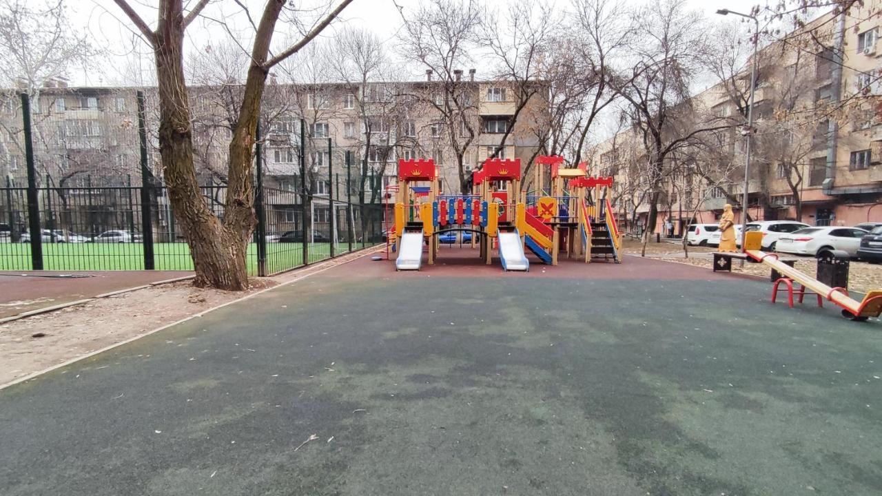 Apartamento Золотой Квадрат 60 Кв2 Almatý Exterior foto