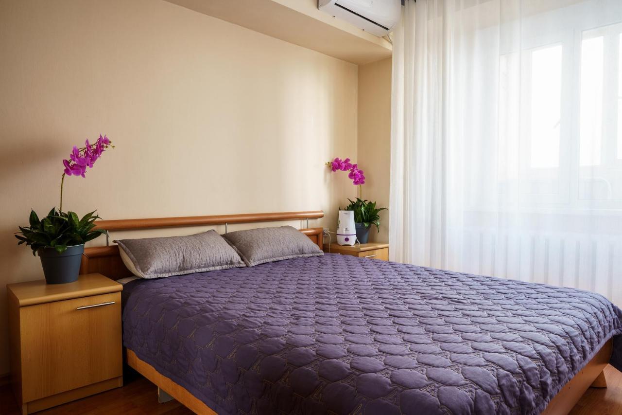 Apartamento Золотой Квадрат 60 Кв2 Almatý Exterior foto
