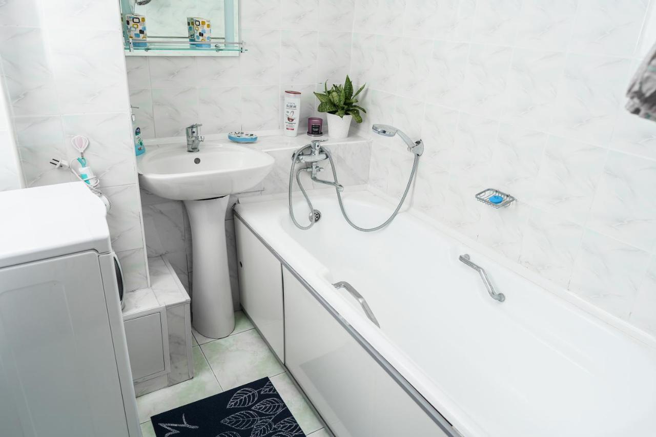 Apartamento Золотой Квадрат 60 Кв2 Almatý Exterior foto