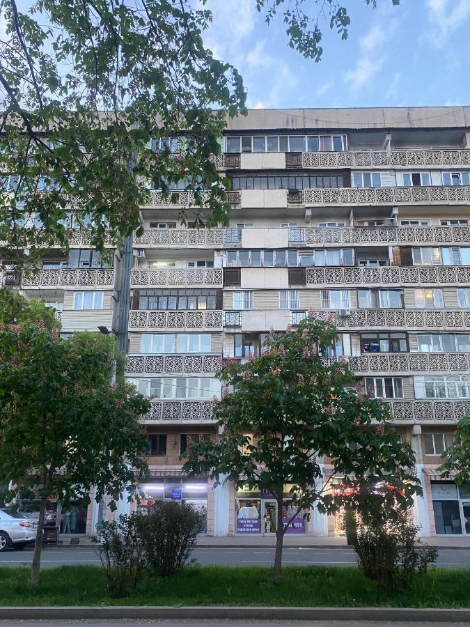 Apartamento Золотой Квадрат 60 Кв2 Almatý Exterior foto