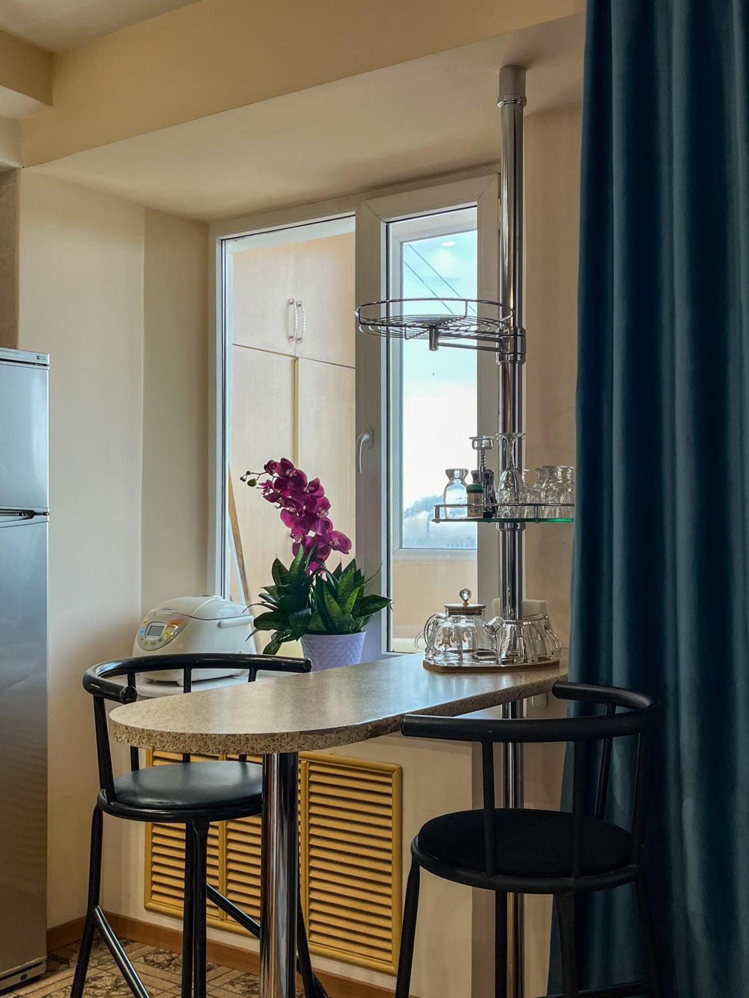 Apartamento Золотой Квадрат 60 Кв2 Almatý Exterior foto