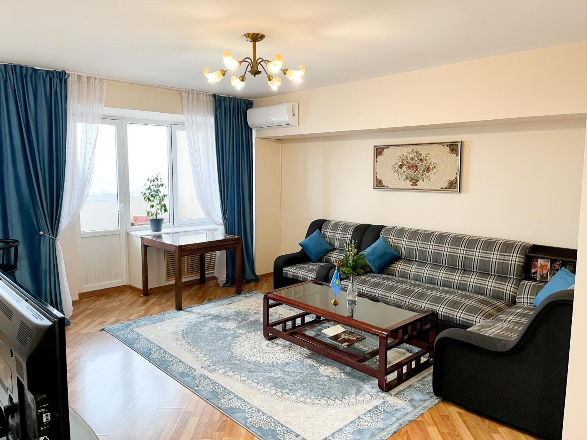 Apartamento Золотой Квадрат 60 Кв2 Almatý Exterior foto